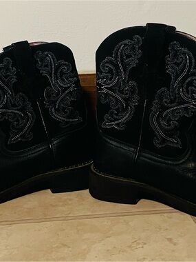 FATBABY The Ariat Original Black Embroidered Western Ankle Boots